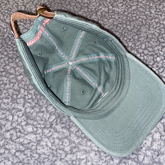 Like new Vineyard vines hat - Picture 4 of 4